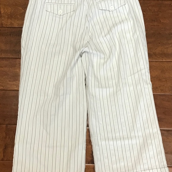 New York & Company Capri pants size 8 - Picture 4 of 4